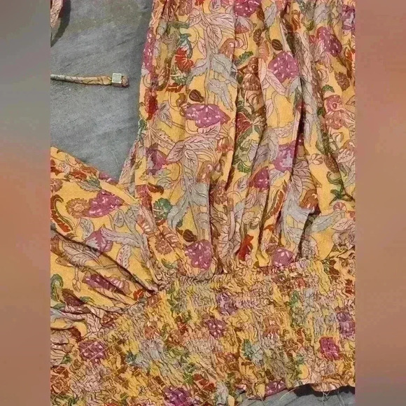 Cupakes and Cashmere Floral Blouse - Picture 5 of 7